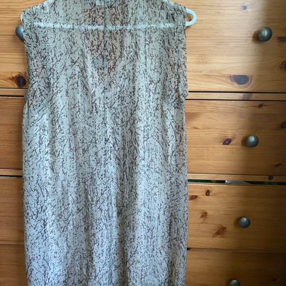 Sandwich tunic-sz 38.  Beautiful material - Picture 1 of 2